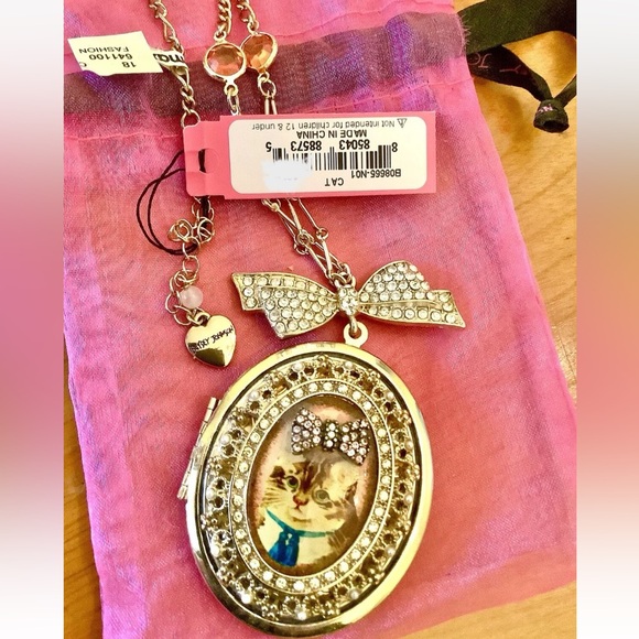 Vintage rareBetsey Johnson Silver Cat Locket Necklace with Bow